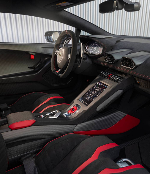 Luxuriöses Fahrzeug-Interieur mit Caroud Duft